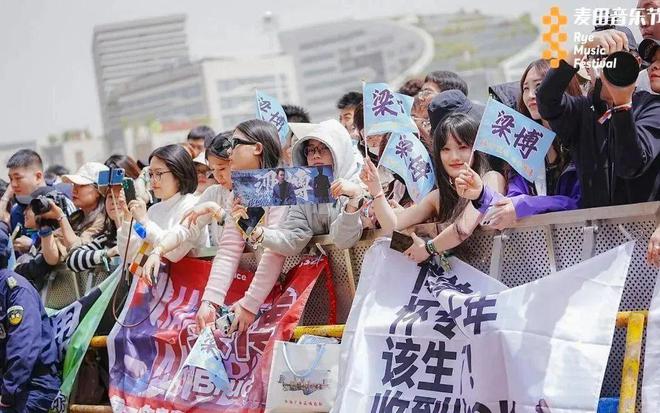 乐迷来黄陂打卡空港新城燃爆武汉AG旗舰厅登录首页昨晚3万名(图4)
