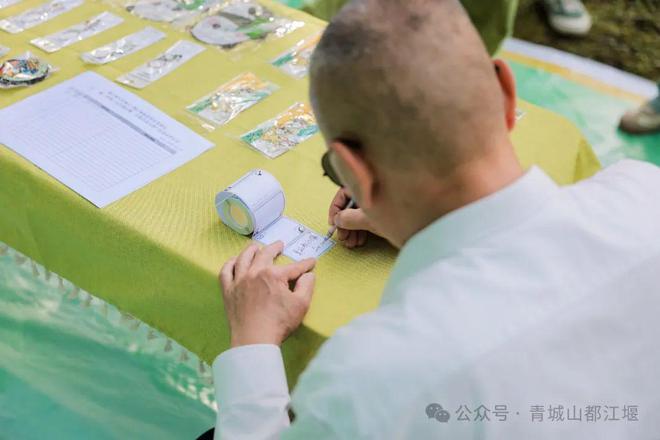 都江堰太火爆NPC白娘子被求合影到宕机ag旗舰厅注册顶流实锤！这个五一青城山(图12)